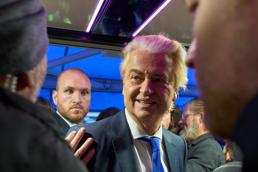 Far-right anti islam lawmaker Geert Wilders campaigns in Volendam, Netherlands, Saturday, Oct. 25, 2025. (AP Photo/Peter Dejong) Far-right anti islam lawmaker Geert Wilders campaigns in Volendam, Netherlands, Saturday, Oct. 25, 2025. (AP Photo/Peter Dejong)