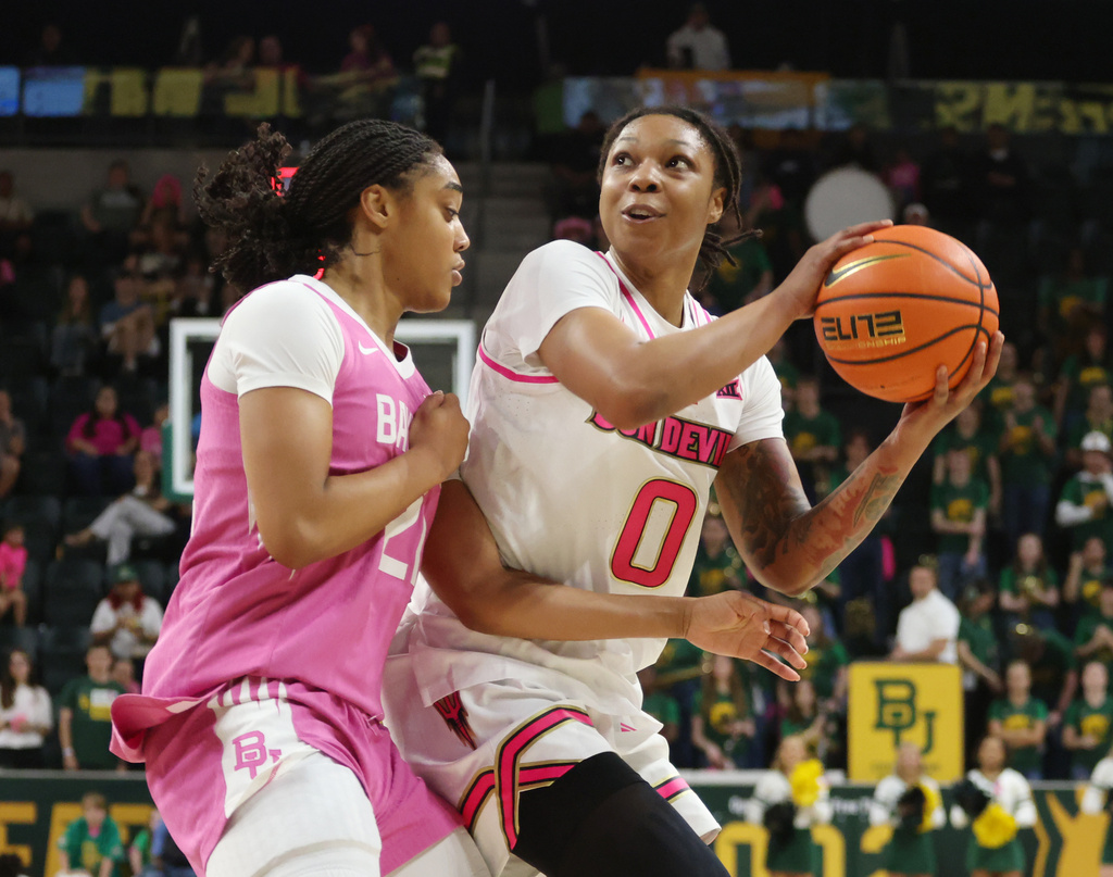 Arizona State guard Gabby Elliott is guarded by Baylor's Marcayla Johnson while setting up a play in the first half of an NCAA college basketball game, Saturday, Feb. 7, 2026, in Waco, Texas. (Rod Aydelotte/Waco Tribune-Herald via AP)