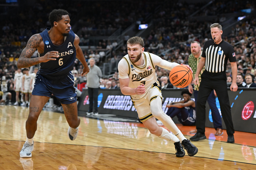 Purdue's Braden Smith (3) drives to the basket past Queens University's Avantae Parker (6) during the first half in the first round of the NCAA college basketball tournament, Friday, March 20, 2026, in St. Louis. (AP Photo/Ali Overstreet)