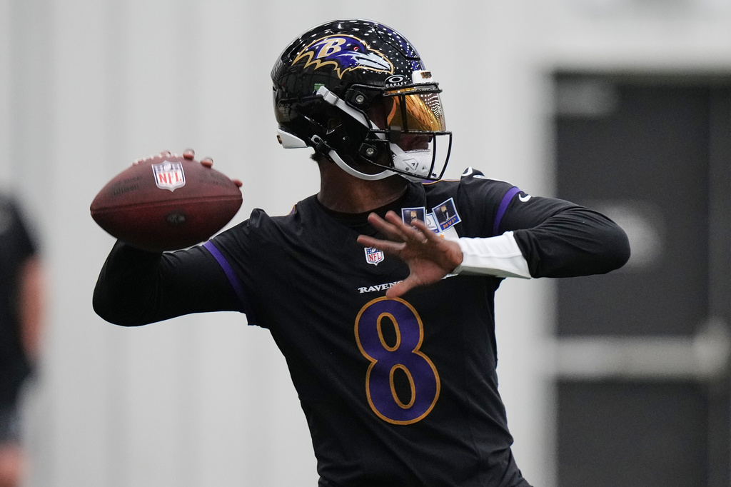 FILE - Baltimore Ravens quarterback Lamar Jackson (8) works out during the team's NFL football practice, May 27, 2026, at the Under Armour Performance Center in Owings Mills, Md. (AP Photo/Stephanie Scarbrough, File)
