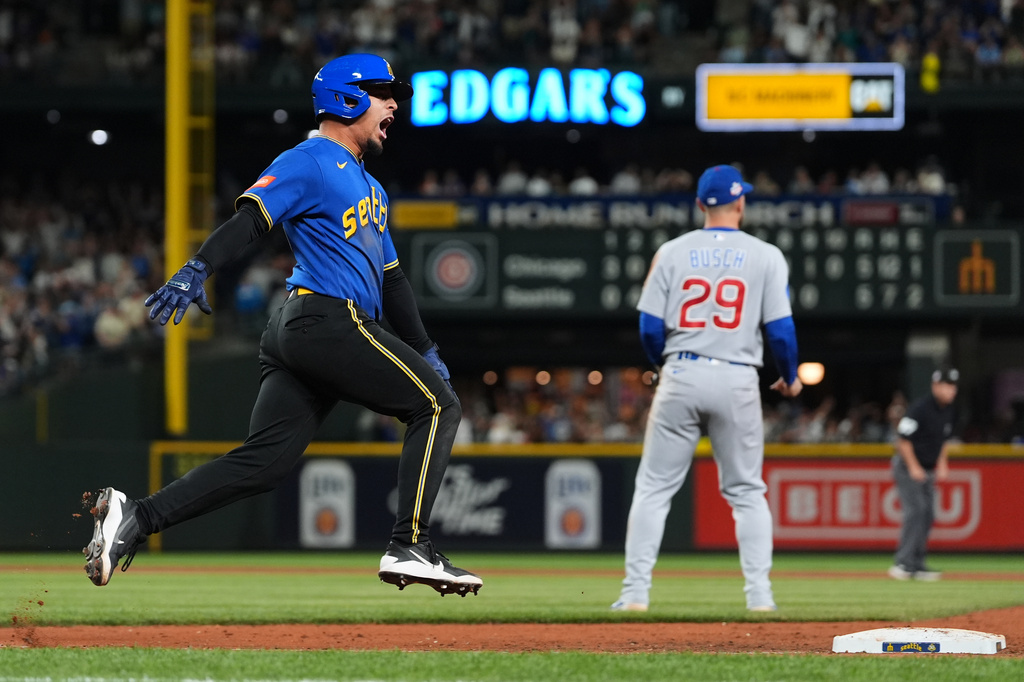 Seattle Mariners' Leo Rivas reacts to hitting a walk-off RBI single in the 10th inning to win a baseball game against the Chicago Cubs, Friday, Aug. 21, 2026, in Seattle. (AP Photo/Lindsey Wasson)