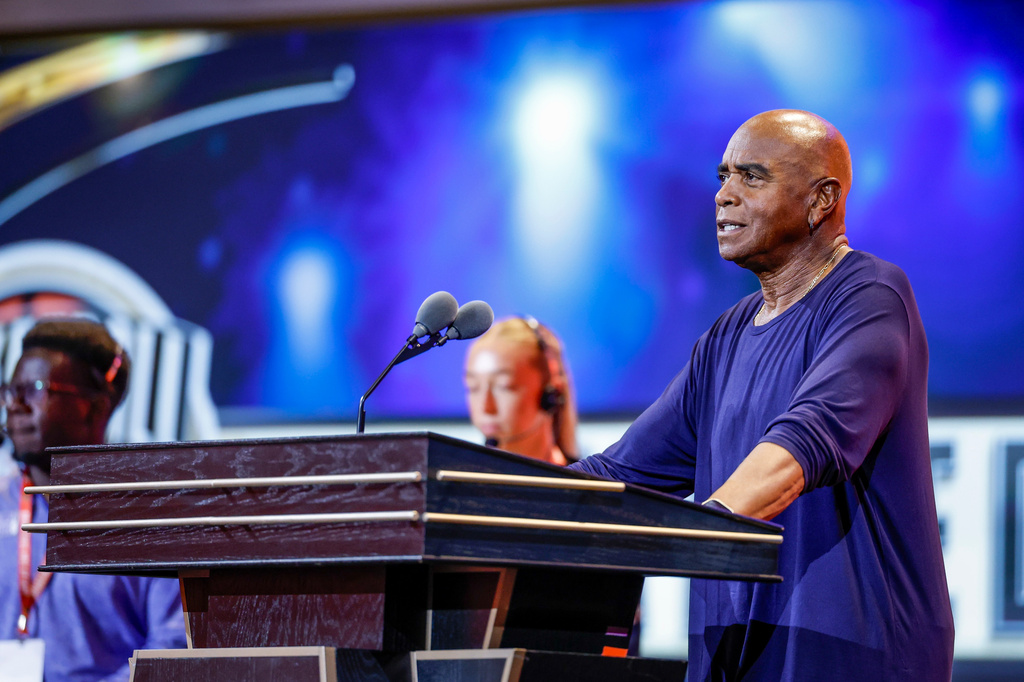 American sportscaster and former professional football wide receiver Ahmad Rashad prepares for emcee duties prior to the 2026 Naismith Basketball Hall of Fame induction ceremony Saturday, Aug. 15, 2026, in Springfield, Mass. (AP Photo/Rusty Jones)