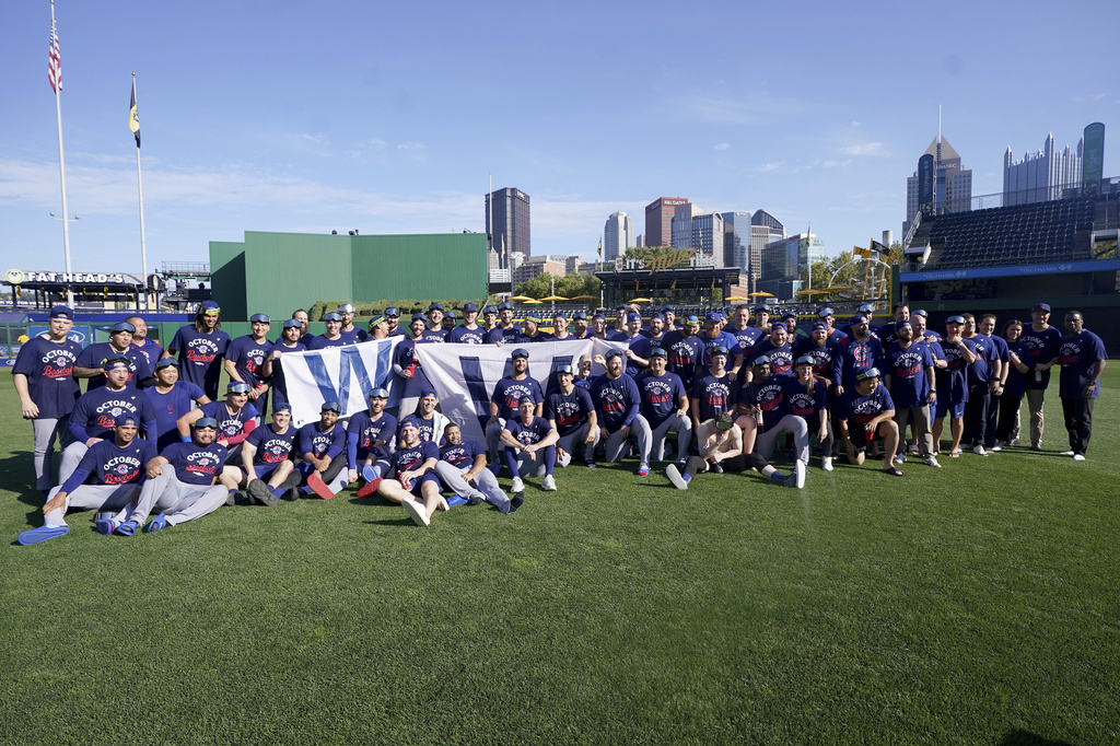 The Chicago Cubs celebrate on the field after clinching a playoff berth by defeating the Pittsburgh Pirates in a baseball game Wednesday, Sept. 17, 2025, in Pittsburgh. (AP Photo/Matt Freed)
