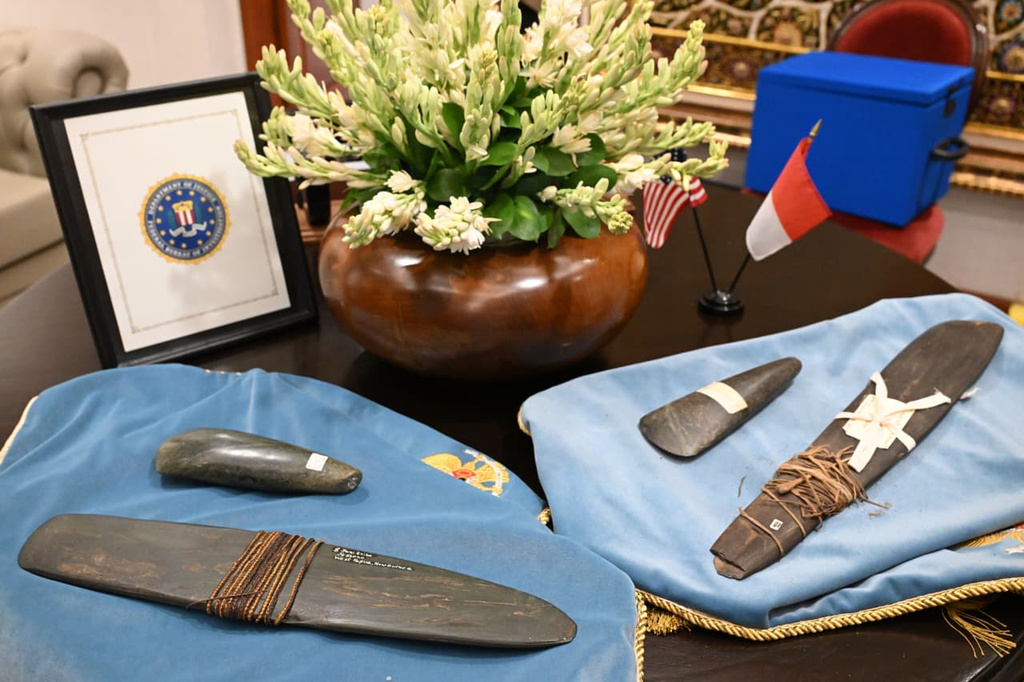 CHECKING DATE - In this photo released by the Press, Media and Information Bureau of the Indonesian Presidential Secretariat, several repatriated artifacts are presented during the meeting between Indonesian President Prabowo Subianto and FBI Director Kash Patel in Jakarta, Indonesia, Wednesday, July 22, 2026. (Indonesian Presidential Secretariat via AP)