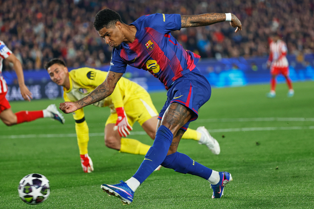 Barcelona's Marcus Rashford makes an attempt to score during the Champions League quarterfinal first leg soccer match between Barcelona and Atletico Madrid in Barcelona, Spain, Wednesday, April 8, 2026. (AP Photo/Joan Monfort)