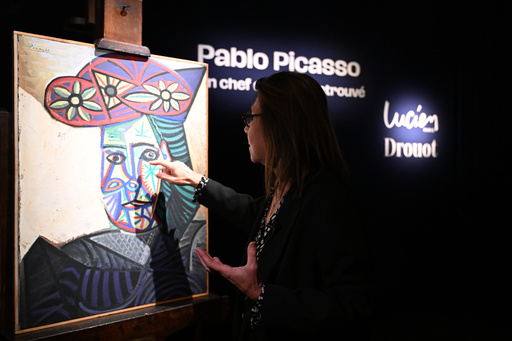 Art expert Agnes Sevestre-Barbe points to a rediscovered Picasso painting "Bust of a Woman in a Flowery Hat", Wednesday, Oct. 22, 2025 in Paris. The portrait painted in 1943 will be sold at auction Friday in Paris, was bought in 1944 and shows his partner Dora Maar. (AP Photo/Emma Da Silva) Art expert Agnes Sevestre-Barbe points to a rediscovered Picasso painting "Bust of a Woman in a Flowery Hat", Wednesday, Oct. 22, 2025 in Paris. The portrait painted in 1943 will be sold at auction Friday in Paris, was bought in 1944 and shows his partner Dora Maar. (AP Photo/Emma Da Silva)
