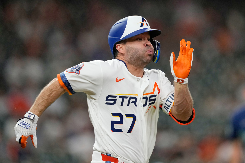 Houston Astros' Jose Altuve runs out a ground out against the Seattle Mariners during the seventh inning of a baseball game Monday, May 11, 2026, in Houston. (AP Photo/David J. Phillip)