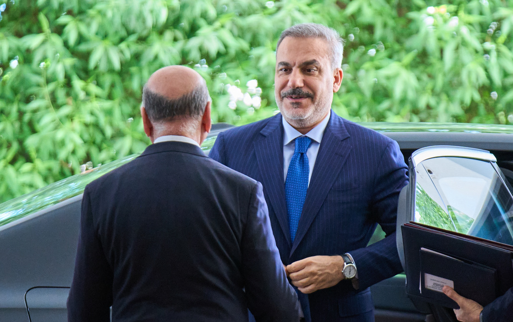 Turkish Foreign Minister Hakan Fidan, right, arrives to meet his Iraqi counterpart Fuad Hussein during his visit to Baghdad, Iraq, Sunday, Nov. 2, 2025. (AP Photo/Hadi Mizban)