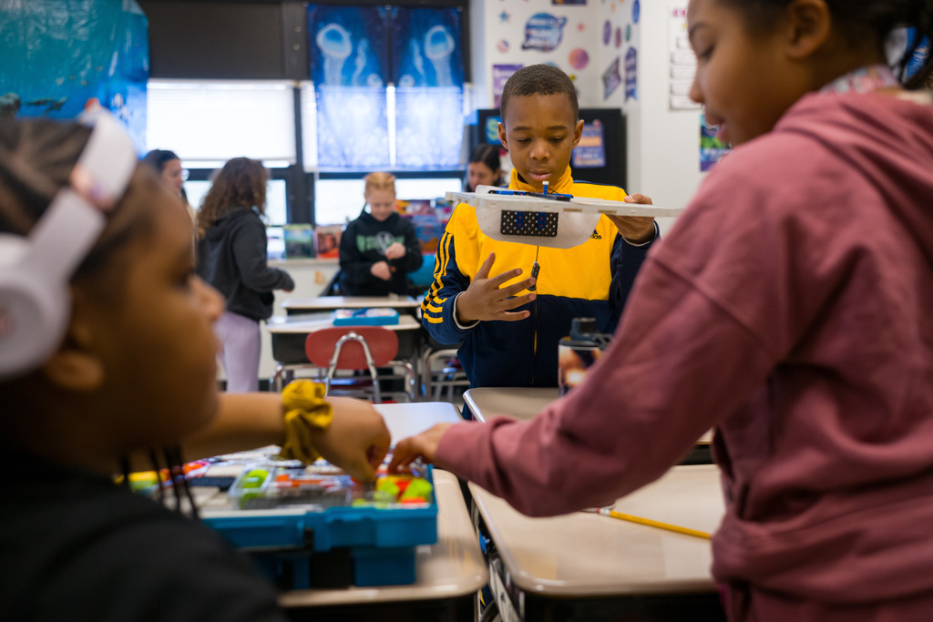 Fourth-grade students use VEX Robotics GO kits to build a robotic pendulum at Clairton Education Center in Clairton, Pa., on Thursday, Jan. 22, 2026. (Quinn Glabicki/Pittsburgh's Public Source via AP)