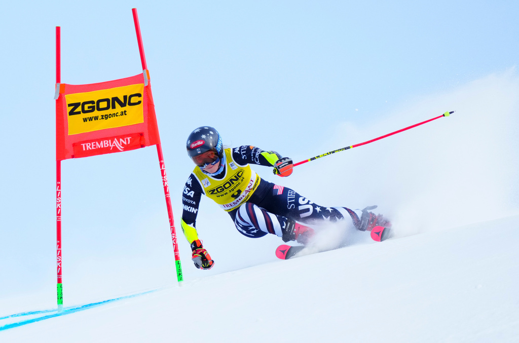 Mikaela Shiffrin, of United States, speeds down the course as she races in the women's World Cup giant slalom in Mont Tremblant, Que., Sunday, Dec. 7, 2025. (Sean Kilpatrick /The Canadian Press via AP)