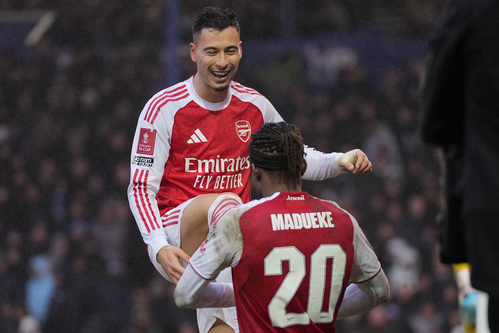 Arsenal's Gabriel Martinelli and Noni Madueke celebrate after a goal during the FA Cup third round soccer match between Portsmouth and Arsenal in Portsmouth, England, Sunday, Jan. 11, 2026. (AP Photo/Kin Cheung)