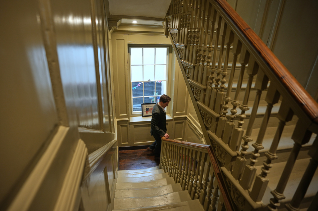 Henry Wilkinson, head of education at the Benjamin Franklin House, walks downstairs at the Benjamin Franklin House in London, Monday, May 11, 2026. (AP Photo/Kin Cheung)
