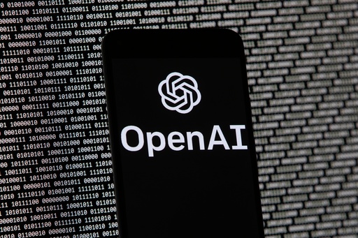ARCHIVO - El logotipo de OpenAI aparece en un teléfono móvil frente a una pantalla de computadora con datos binarios aleatorios, el 9 de marzo de 2023, en Boston. (AP Foto/Michael Dwyer/Archivo) ARCHIVO - El logotipo de OpenAI aparece en un teléfono móvil frente a una pantalla de computadora con datos binarios aleatorios, el 9 de marzo de 2023, en Boston. (AP Foto/Michael Dwyer/Archivo)