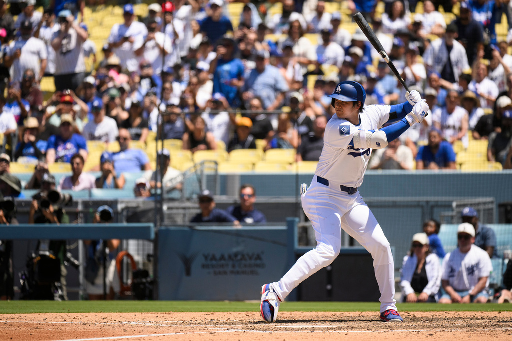 Los Angeles Dodgers' Shohei Ohtani bats during the sixth inning of a baseball game against the Tampa Bay Rays in Los Angeles, Wednesday, June 17, 2026. (AP Photo/Kyusung Gong)