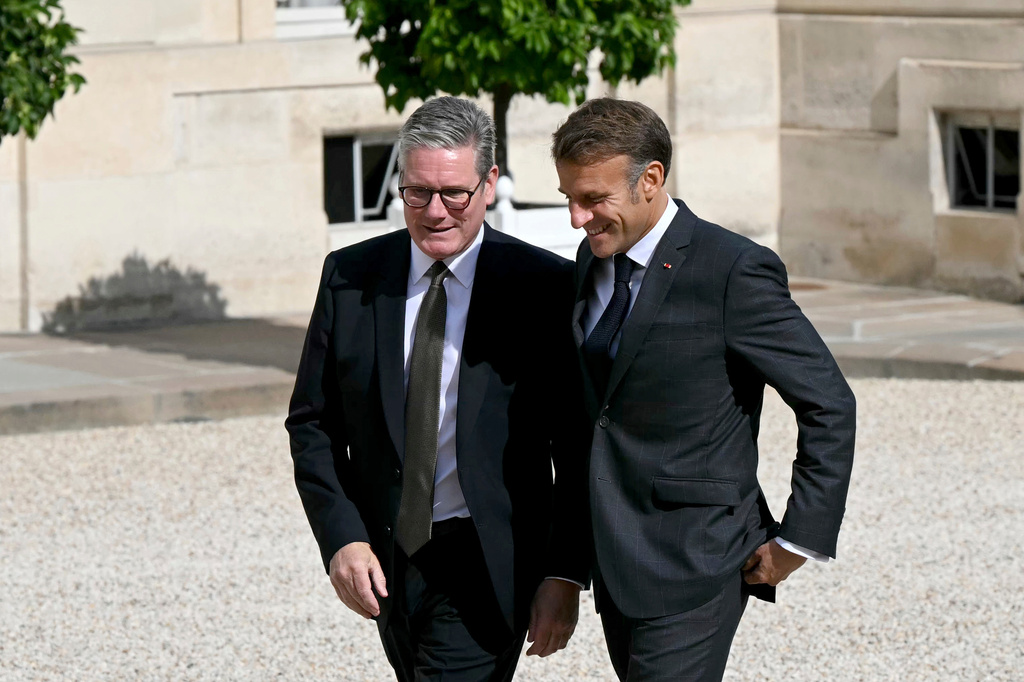 FILE - French President Emmanuel Macron, right, receives Britain's Prime Minister Keir Starmer before their meeting, Aug. 29, 2024 at the Elysee Palace in Paris. (Justin Tallis/Pool Photo via AP, File)