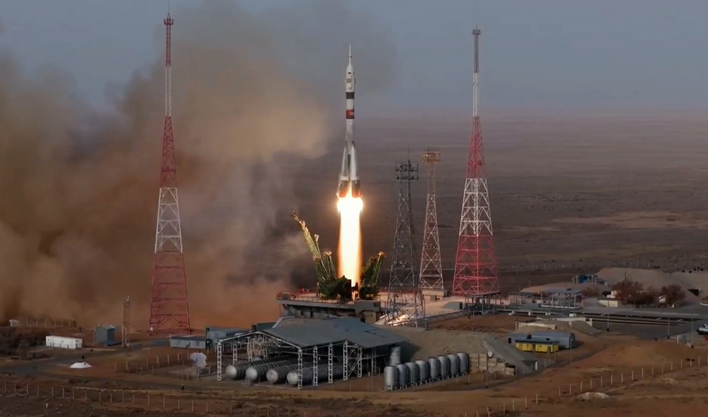 In this photo taken from video released by Roscosmos space corporation, the Soyuz-2.1 rocket booster with Soyuz MS-28 space ship carrying NASA astronaut Chris Williams and Roscosmos cosmonauts Sergey Kud-Sverchkov and Sergey Mikaev, a new crew to the International Space Station, ISS, blasts off in Russian leased Baikonur cosmodrome, Kazakhstan, Thursday, Nov. 27, 2025. (Roscosmos space corporation, via AP)