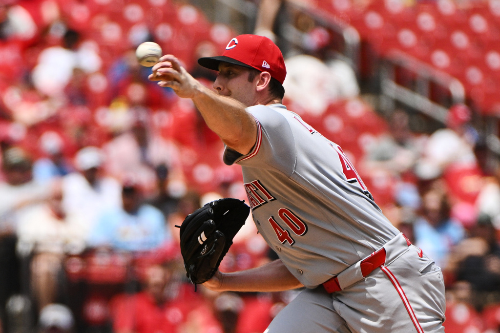 Cincinnati Reds pitcher Nick Lodolo delivers during the first inning of a baseball game against the St. Louis Cardinals, Saturday, June 6, 2026, in St. Louis. (AP Photo/Jeff Le)