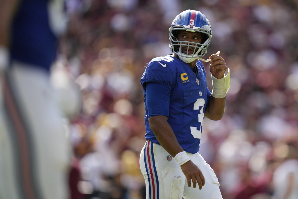 New York Giants quarterback Russell Wilson (3) looks up at the scoreboard during the second half of an NFL football game against the Washington Commanders, Sunday, Sept. 7, 2025, in Landover, Md. (AP Photo/Stephanie Scarbrough)