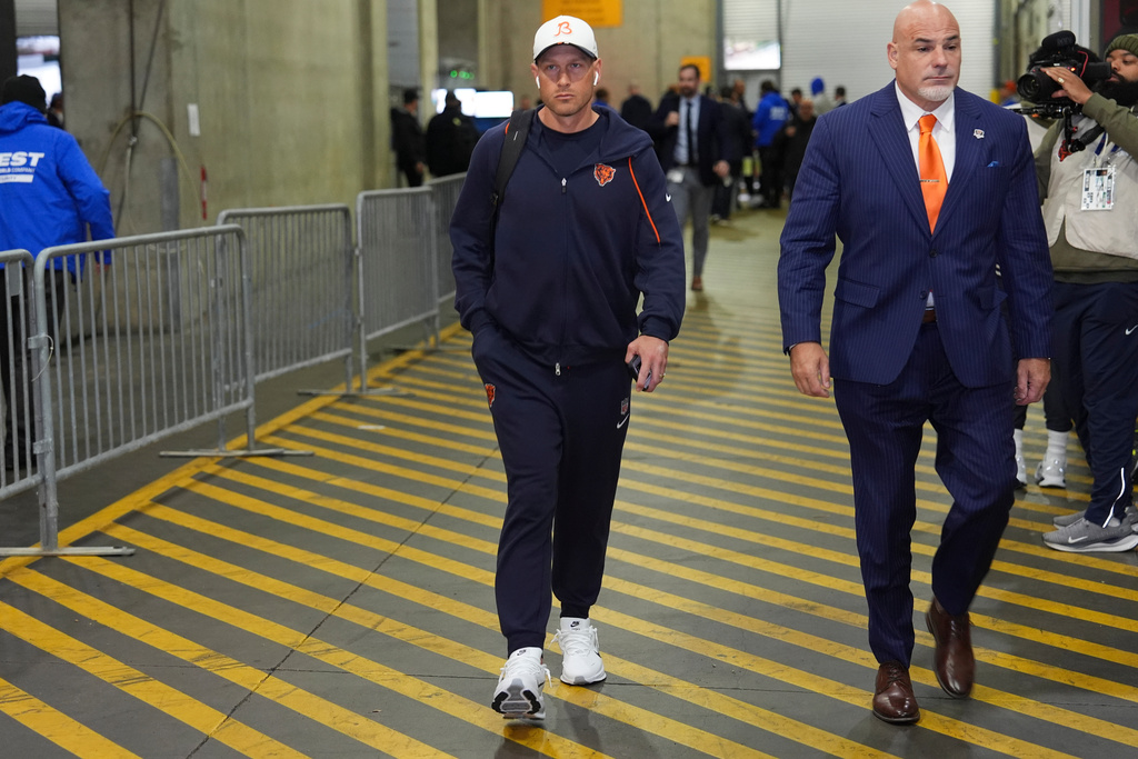 Chicago Bears head coach Ben Johnson arrives before an NFL football game against the Cincinnati Bengals, Sunday, Nov. 2, 2025, in Cincinnati. (AP Photo/Joshua A. Bickel)