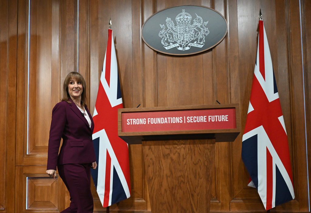 Britain's Chancellor of the Exchequer Rachel Reeves arrives to deliver a speech in the media briefing room of 9 Downing Street, London, Tuesday Nov. 4, 2025. (Justin Tallis/Pool Photo via AP)