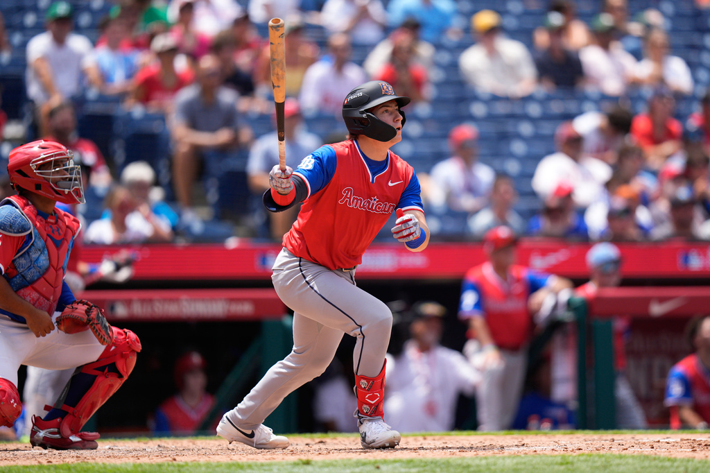 American League's Nathan Flewelling reacts to his two-run home run against National League pitcher Wen-Hui Pan in the sixth inning during the MLB All-Star Futures baseball game Sunday, July 12, 2026, in Philadelphia. (AP Photo/Chris Szagola)