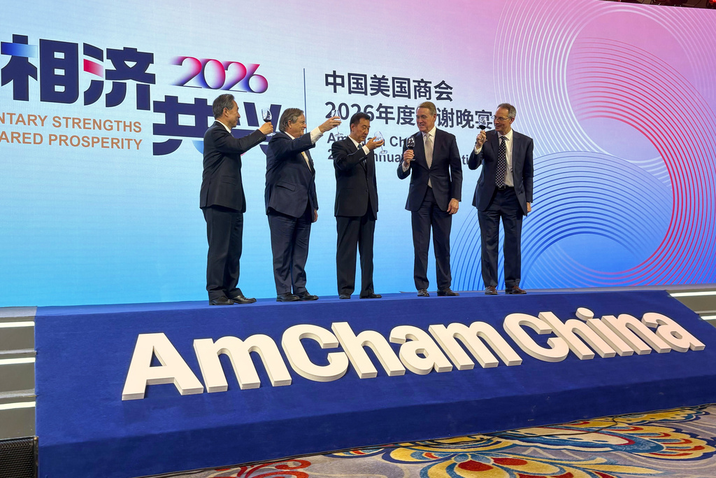 U.S. ambassador to China David Perdue, second right, toasts with Wang Yong vice-chairman of the Chinese People's Political Consultative Conference (CPPCC), center, during an Amcham event in Beijing, Thursday, Jan. 29, 2026. (AP Photo/Ken Moritsugu)