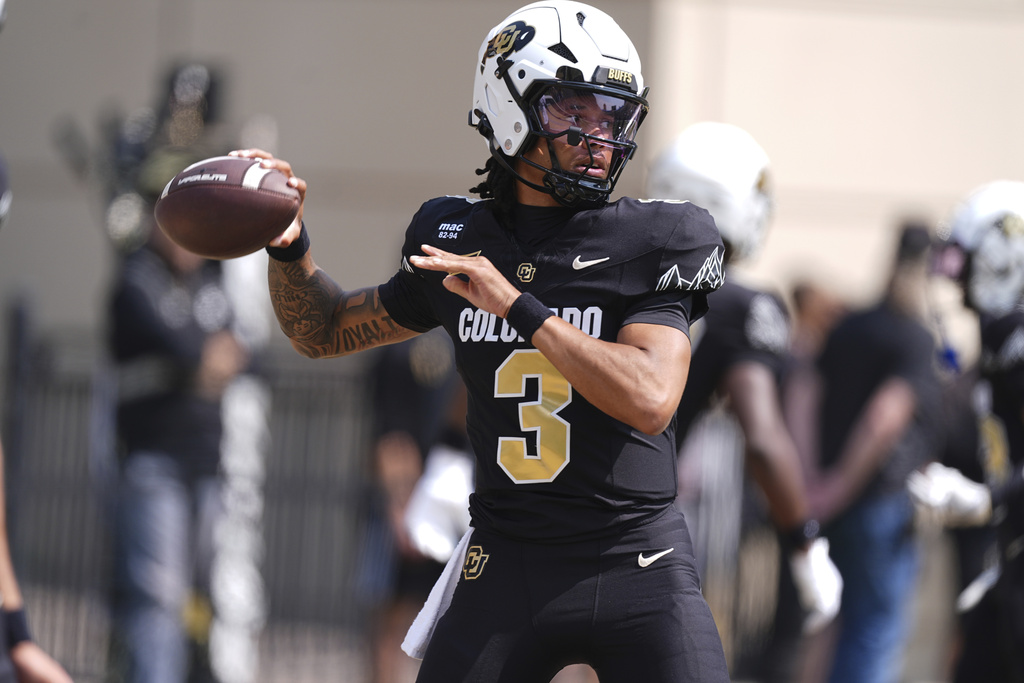 Colorado quarterback Kaidon Salter warms up before an NCAA college football game against Delaware, Saturday, Sept. 6, 2025, in Boulder, Colo. (AP Photo/David Zalubowski)