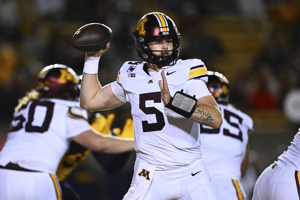 Minnesota Golden Gophers quarterback Drake Lindsey (5) throws a pass against the California Golden Bears in the first quarter of an NCAA college football game in Berkeley, Calif., on Saturday, Sept. 13, 2025. (Jose Carlos Fajardo/Bay Area News Group via AP)