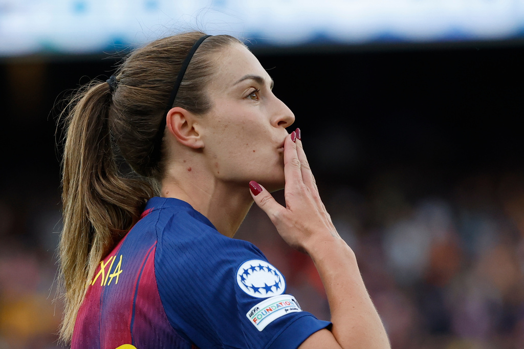 Barcelona's Alexia Putellas blows a kiss to supporters during a Champions League quarterfinal soccer match between Barcelona and Real Madrid, in Barcelona, Spain, Thursday, April 2 2026. (AP Photo/Joan Monfort)