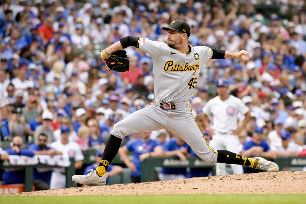 Pittsburgh Pirates pitcher Andrew Heaney throws against the Chicago Cubs during the fifth inning of a baseball game, Sunday, Aug. 17, 2025, at Wrigley Field in Chicago. (AP Photo/Mark Black)