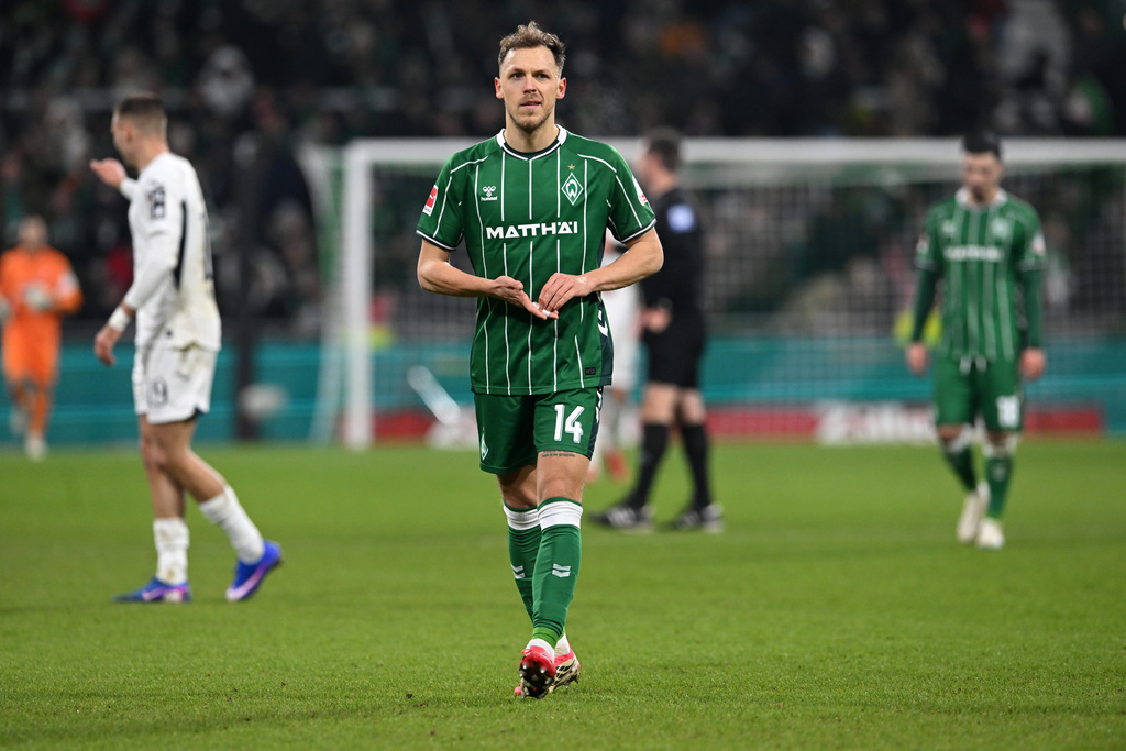 Bremen's Senne Lynen celebrates after scoring during the German Bundesliga soccer match between Werder Bremen and TSG Hoffenheim 1899 in Bremen, Germany, Tuesday, Jan. 27, 2026. (Carmen Jaspersen/dpa via AP)