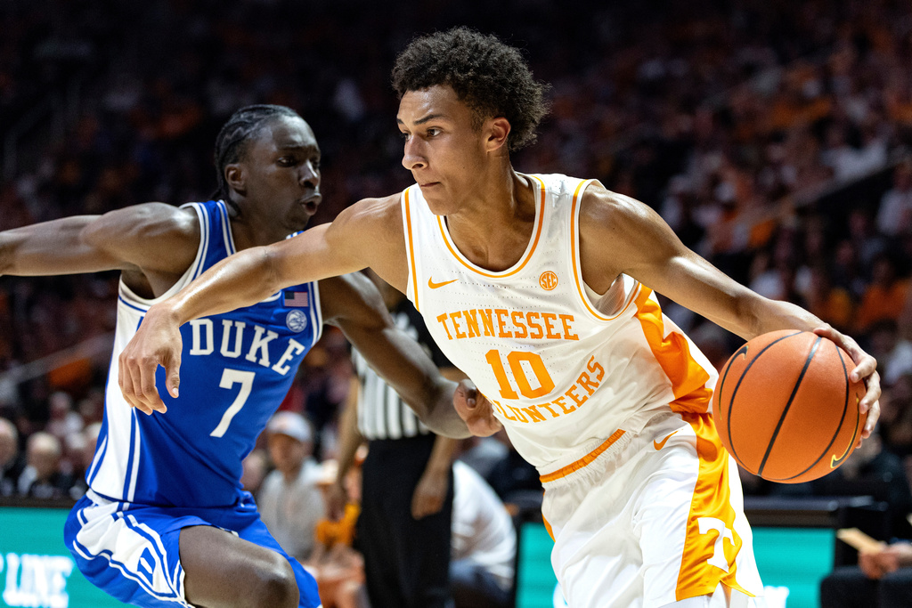 Tennessee forward Nate Ament (10) drives against Duke guard Dame Sarr (7) during the first half of an NCAA college basketball exhibition game Sunday, Oct. 26, 2025, in Knoxville, Tenn. (AP Photo/Wade Payne)