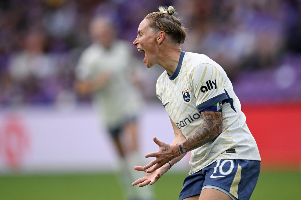 FILE - Seattle Reign FC midfielder Jess Fishlock (10) reacts after a play during an NWSL soccer match against the Orlando Pride, on March 15, 2026 in Orlando, Fla. (AP Photo/Phelan M. Ebenhack, File)