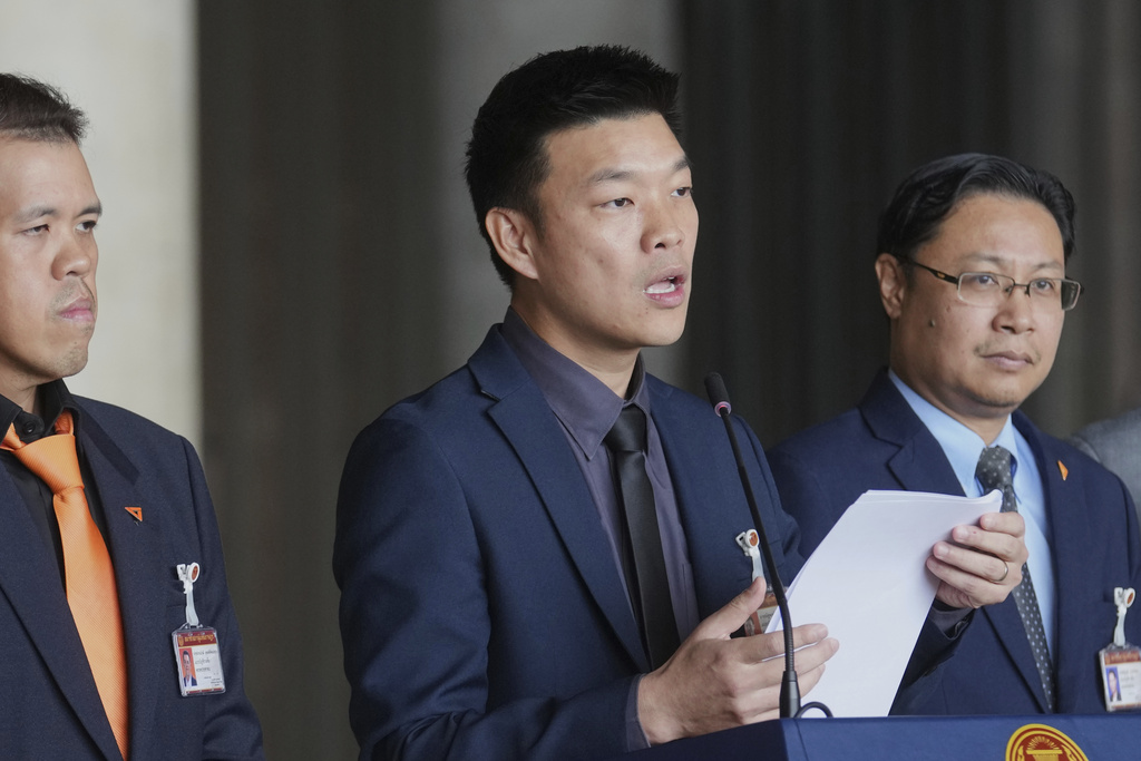 Leader of People's Party, Natthaphong Ruengpanyawut, center, talks to reporters during a press conference at Parliament in Bangkok, Thailand, Wednesday, Sept. 3, 2025. (AP Photo/Sakchai Lalit)