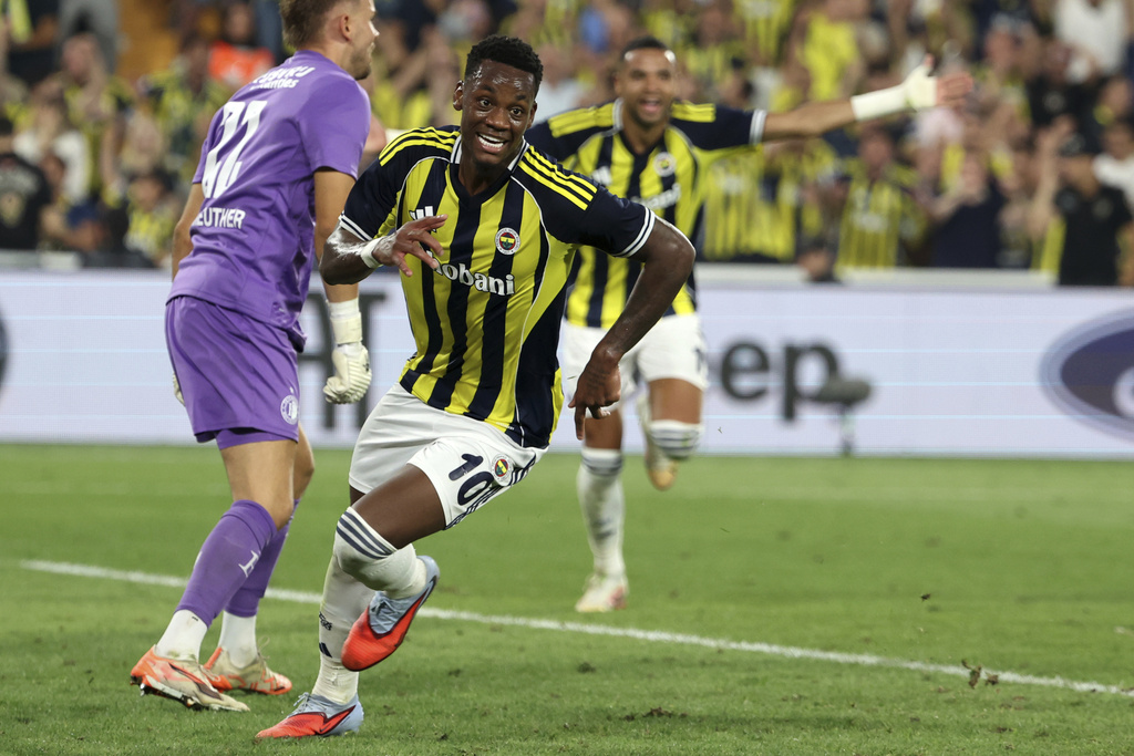 Fenerbahce's Jhon Duran celebrates his side's second goal during a Champions League third qualifying round second leg soccer match between Fenerbahce and Feyenoord at the Ulker stadium, in Istanbul, Turkey, Tuesday, Aug. 12, 2025. (Huseyin Yavuz/Dia Photo via AP)