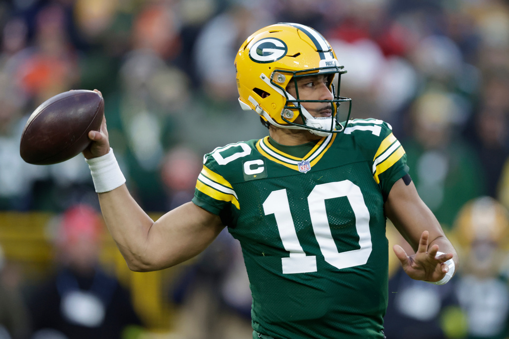 Green Bay Packers quarterback Jordan Love looks to throw a pass against the Chicago Bears during the first half of an NFL football game Sunday, Dec. 7, 2025, in Green Bay, Wis. (AP Photo/Matt Ludtke)