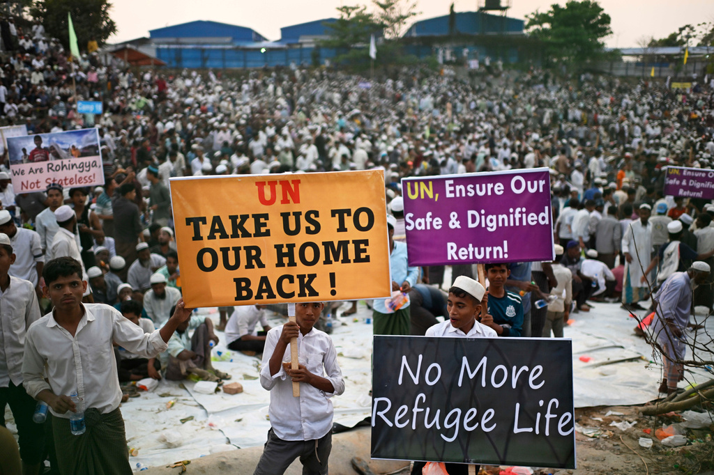 FILE- Rohingya refugee children carry banners during a visit by U.N. Secretary-General António Guterres at the Ukhiya camp in Cox's Bazar, in Bangladesh, March 14, 2025. (AP Photo/Mahmud Hossain Opu, File)