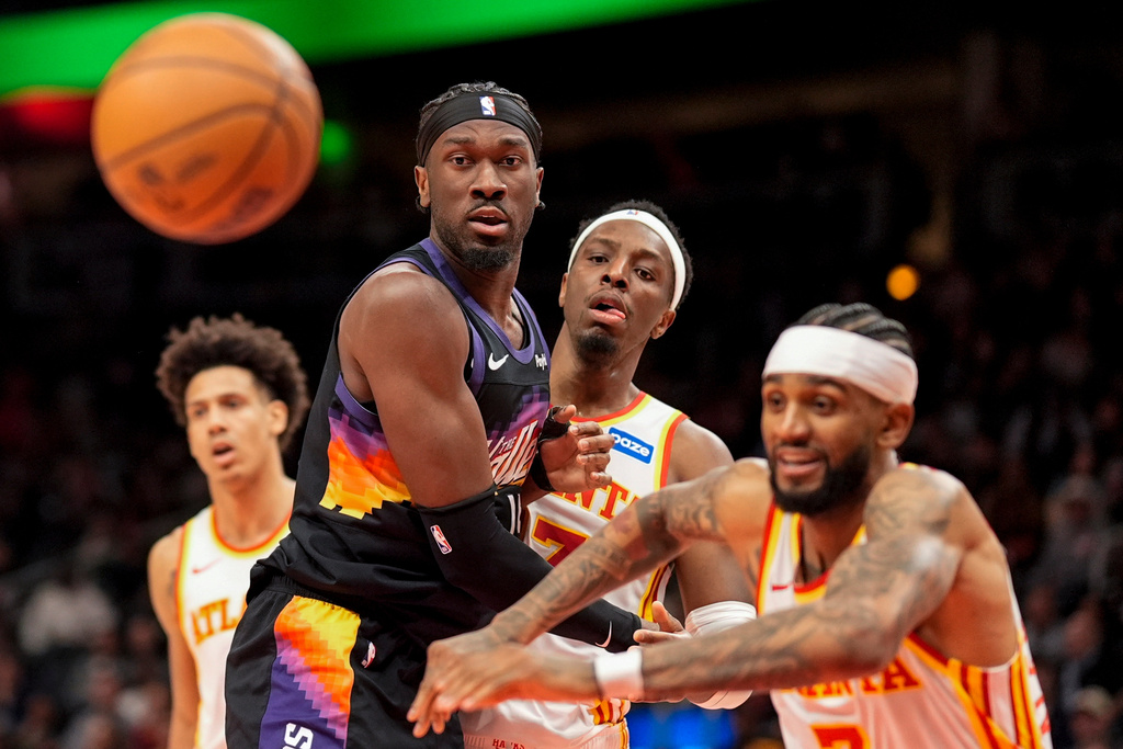 Phoenix Suns center Mark Williams (15) loses the ball against Atlanta Hawks forward Onyeka Okongwu (17) during the second half of an NBA basketball game, Friday, Jan. 23, 2026, in Atlanta. (AP Photo/Mike Stewart)