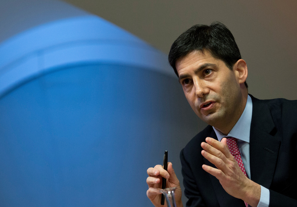FILE - In this Thursday, Dec., 11, 2014, file photo, Kevin Warsh speaks to the media about his report on transparency at the Bank of England, in London. (AP Photo/Alastair Grant, Pool, File)