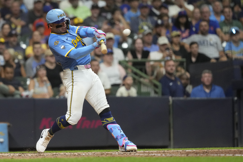 Milwaukee Brewers' William Contreras hits a two-run home run during the seventh inning of a baseball game against the New York Mets, Saturday, Aug. 9, 2025, in Milwaukee. (AP Photo/Aaron Gash)