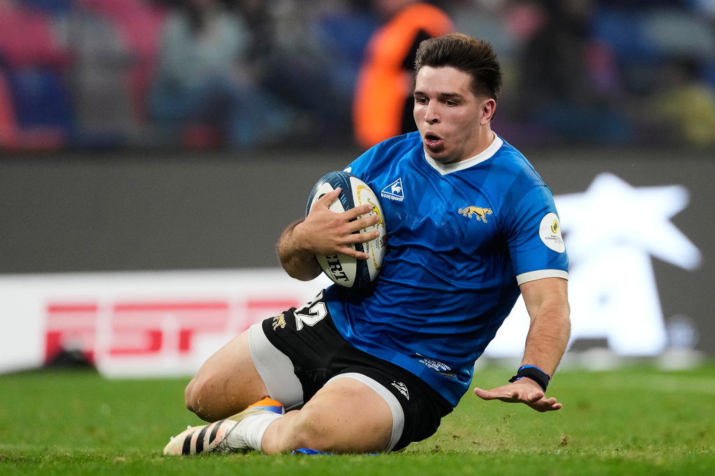 Argentina's Justo Piccardo runs with the ball during a Nations Championship rugby match against England in Santiago Del Estero, Argentina, Saturday, July 18, 2026. (AP Photo/Gustavo Garello)