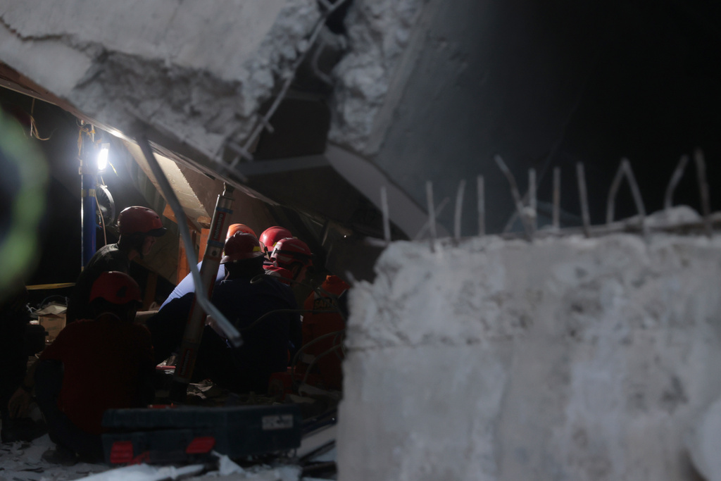 Rescuers search for victims at the site where a building under construction collapsed at an Islamic boarding school in Sidoarjo, East Java, Indonesia, Tuesday, Sept. 30, 2025. (AP Photo/Trisnadi)
