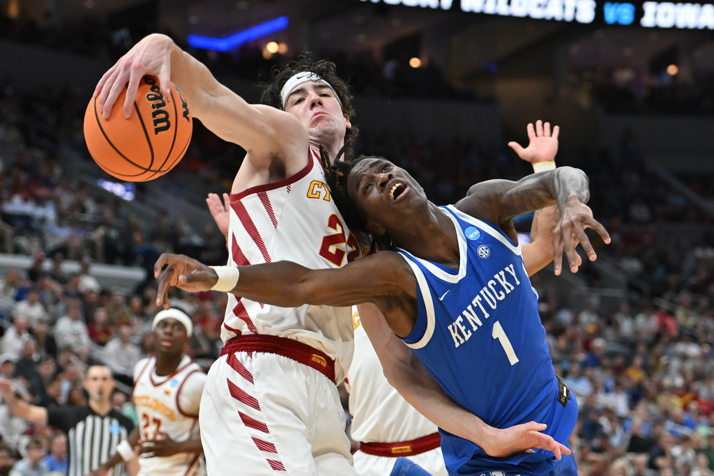 Iowa State's Blake Buchanan, left, blocks a shot by Kentucky's Denzel Aberdeen (1) during the second half in the second round of the NCAA college basketball tournament, Sunday, March 22, 2026, in St. Louis. (AP Photo/Ali Overstreet)