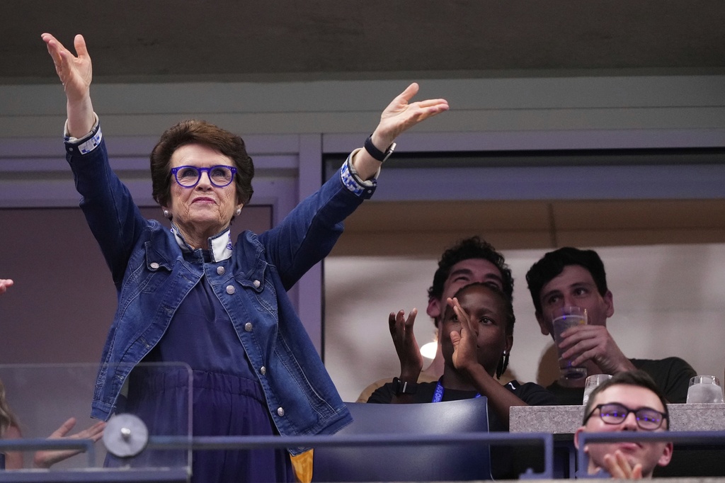 Billy Jean King acknowledges the crowd during the women's finals of the U.S. Open tennis championships, Saturday, Sept. 6, 2025, in New York. (AP Photo/Yuki Iwamura)