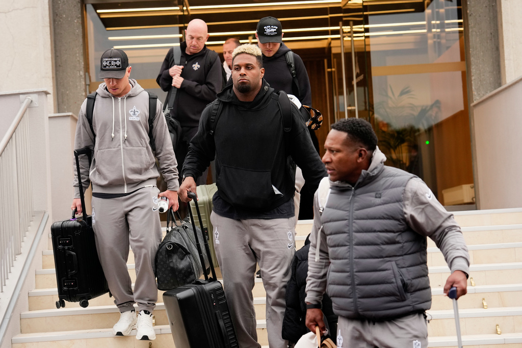 New Orleans Saints' Cameron Jordan, center, arrives at the reception pavilion of Charles de Gaulle airport in Roissy north of Paris, Monday, Oct. 19, 2026. (AP Photo/Teresa Suarez)