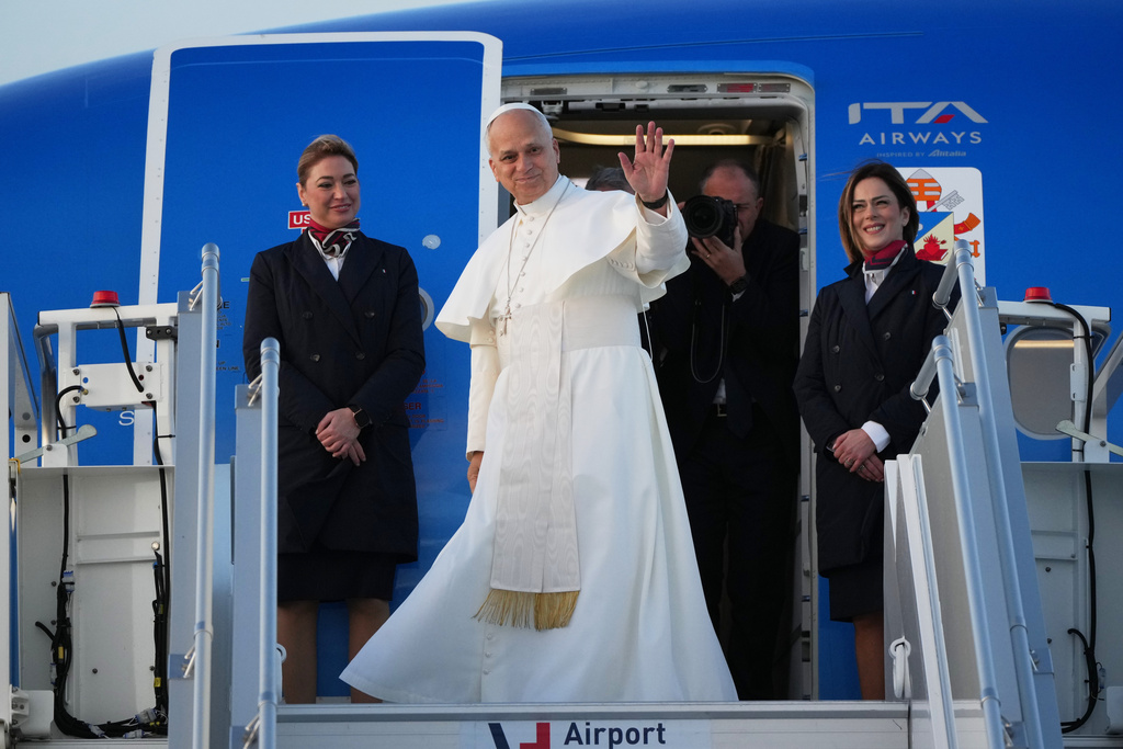 Pope Leo XIV boards a plane in Rome's Fiumicino airport on his way to Turkey and Lebanon, Thursday, Nov. 27, 2025. (AP Photo/Alessandra Tarantino)