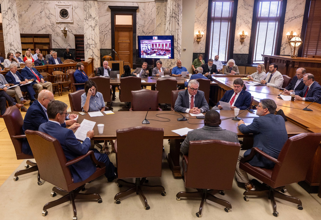 Committee members meet during the Joint Redistricting and Reapportionment Committee organizational meeting Monday, Aug. 3, 2026, at the state Capitol in Jackson, Miss. (Eric Shelton/Mississippi Today via AP)