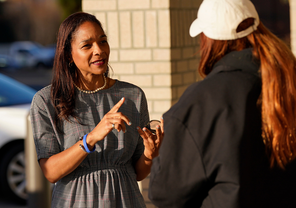 Virginia House of Delegates, Del.-elect, Nicole Cole, left, speaks with constituent Kaitlyn Sapp at a convenience store Thursday, Nov. 13, 2025, in Fredericksburg, Va. (AP Photo/Steve Helber)