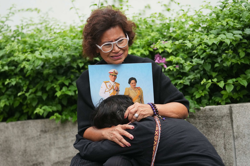 Thai people mourning as they hold the portrait of Thailand Queen Mother Sirikit in Bangkok, Thailand, Saturday, Oct. 25, 2025. (AP Photo/Sakchai Lalit) Thai people mourning as they hold the portrait of Thailand Queen Mother Sirikit in Bangkok, Thailand, Saturday, Oct. 25, 2025. (AP Photo/Sakchai Lalit)