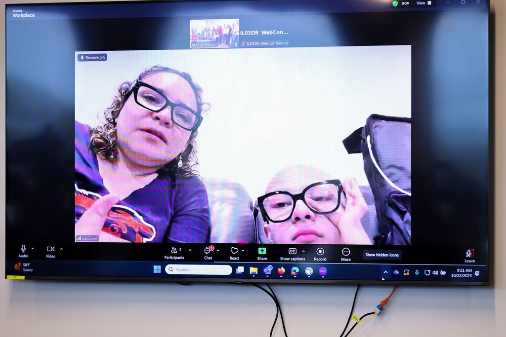 Sandibell Hidalgo, left, and Ofelia Torres, 16, speak to the room about the detention of Ruben Torres Maldonado during a news conference calling for the release of Ruben Torres Maldonado at on Wednesday, Oct. 22, 2025. (Anthony Vazquez /Chicago Sun-Times via AP)